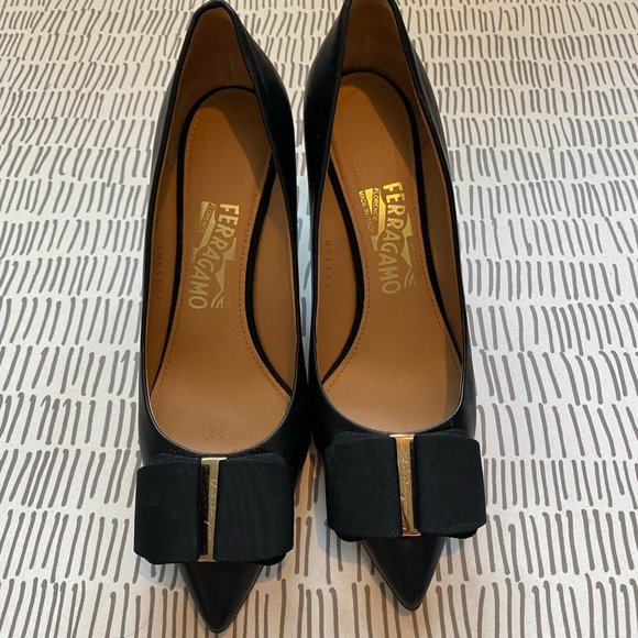 Salvatore Ferragamo Pointed Toe Pumps Mimi Heels - Picture 2 of 11